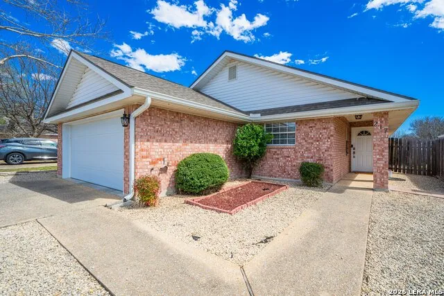 217 CORONADO CIR Kerrville, TX 78028