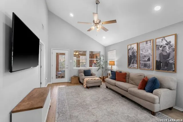 217 CORONADO CIR Kerrville, TX 78028
