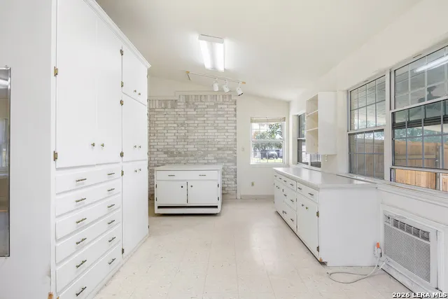 103 Crockett Dr Kerrville, TX 78028
