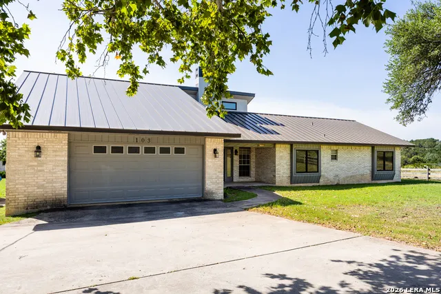 103 Crockett Dr Kerrville, TX 78028