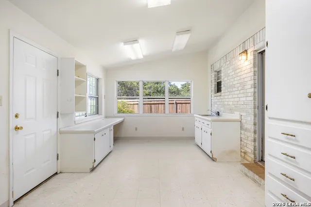 103 Crockett Dr Kerrville, TX 78028