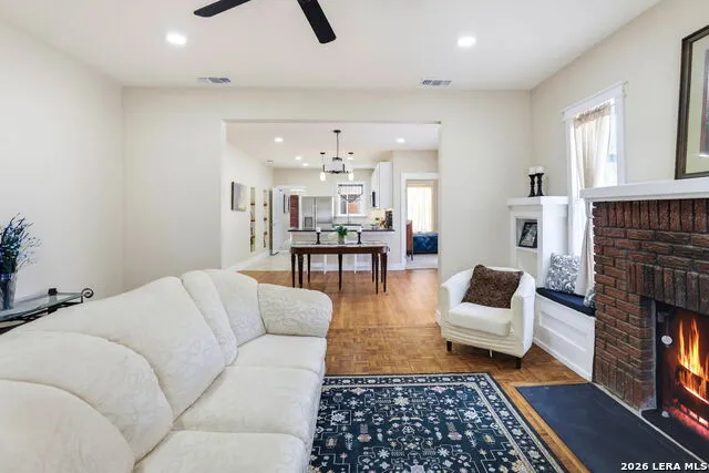 1036 W RUSSELL PL San Antonio, TX 78212