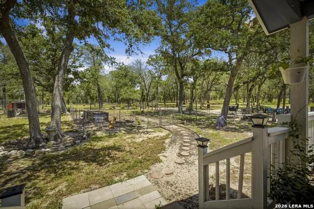156 Deep Woods Dr Seguin, TX 78155