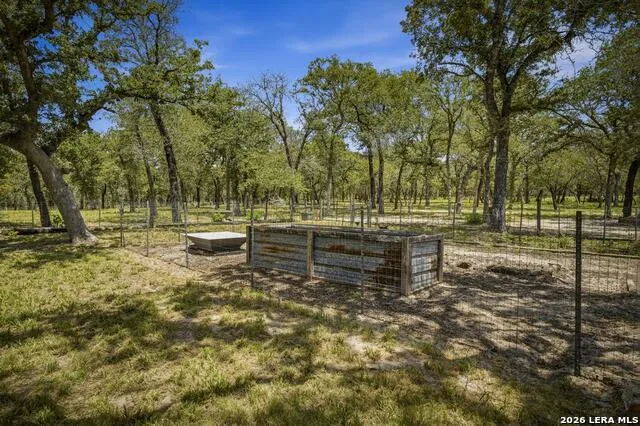 156 Deep Woods Dr Seguin, TX 78155