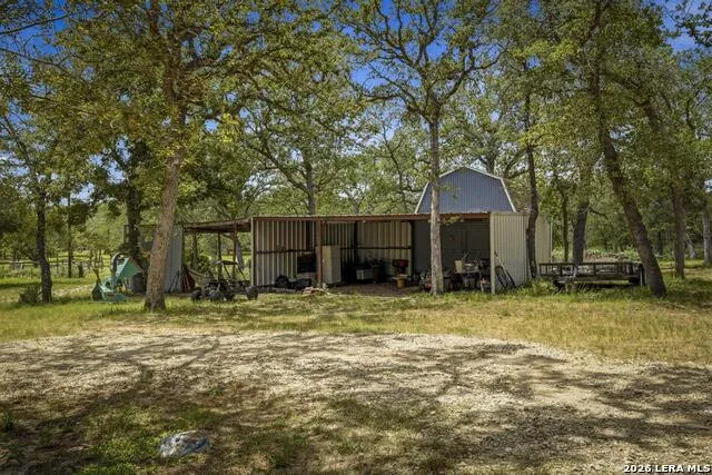 156 Deep Woods Dr Seguin, TX 78155
