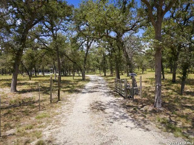 156 Deep Woods Dr Seguin, TX 78155