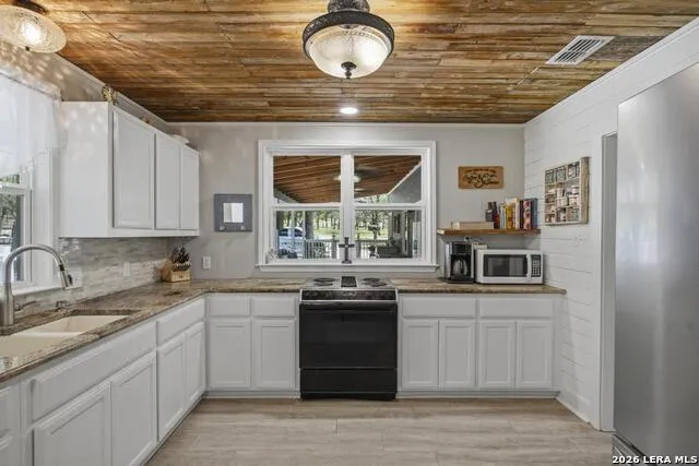 156 Deep Woods Dr Seguin, TX 78155
