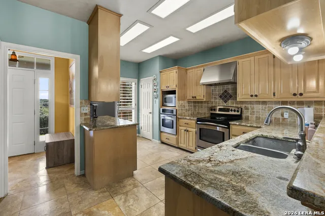 1405 Countryside Bnd Fredericksburg, TX 78624