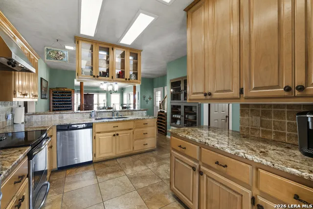 1405 Countryside Bnd Fredericksburg, TX 78624