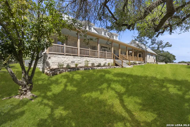 1405 Countryside Bnd Fredericksburg, TX 78624