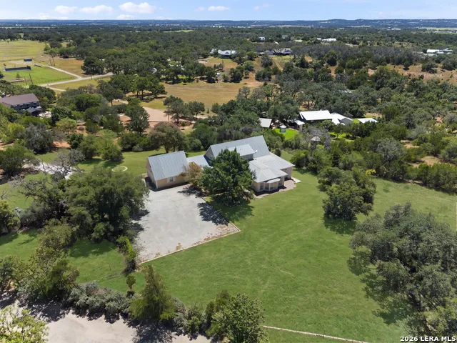 1405 Countryside Bnd Fredericksburg, TX 78624