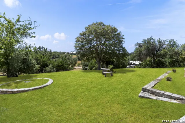 1405 Countryside Bnd Fredericksburg, TX 78624