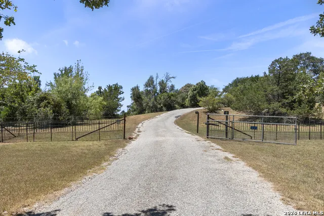 1405 Countryside Bnd Fredericksburg, TX 78624
