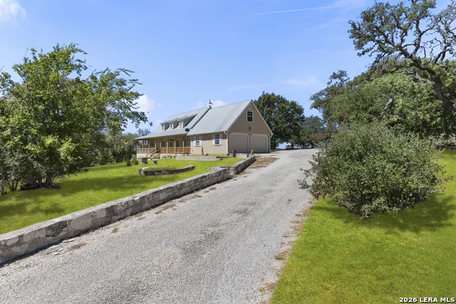1405 Countryside Bnd Fredericksburg, TX 78624