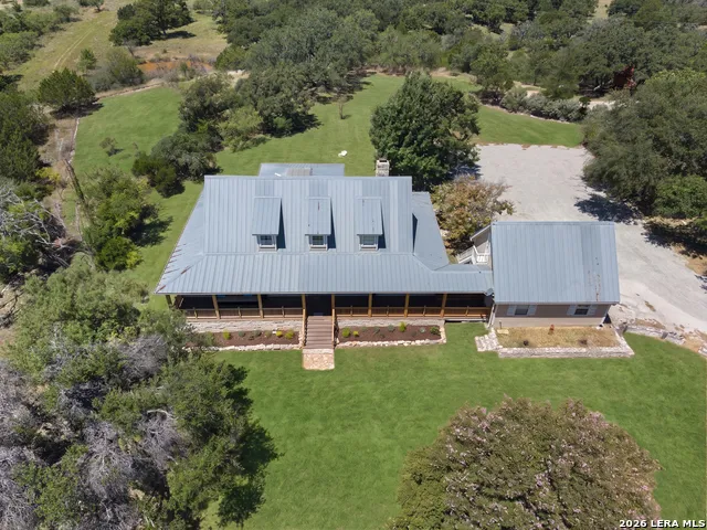 1405 Countryside Bnd Fredericksburg, TX 78624