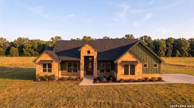 120 Pioneer La Vernia, TX 78121