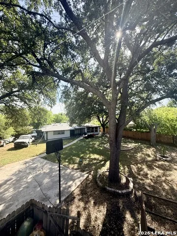103 GREENHAVEN DR San Antonio, TX 78201