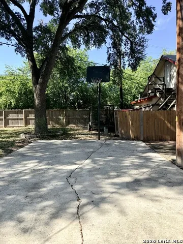 103 GREENHAVEN DR San Antonio, TX 78201