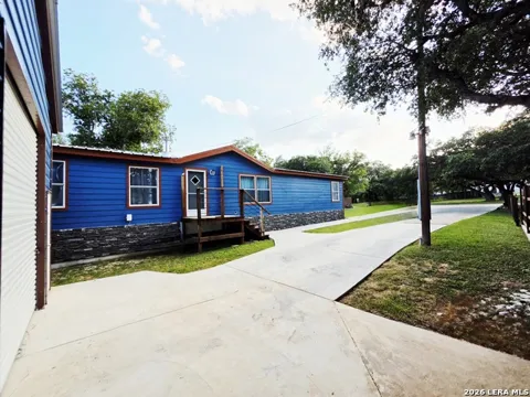 135 Lakeshore Dr S