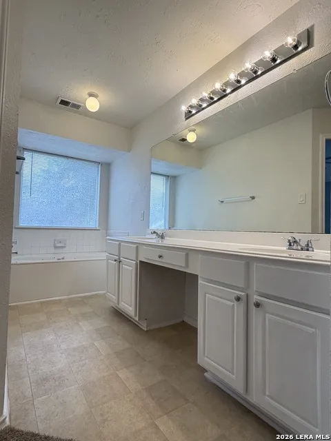 13119 FORUM RD Universal City, TX 78148