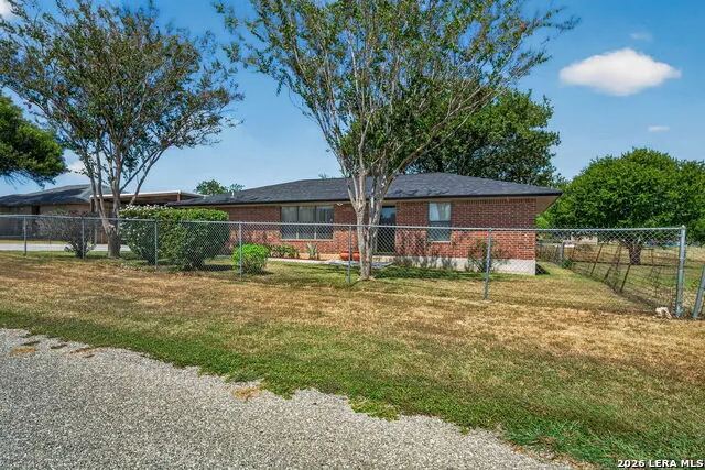 325 WENDY LN Seguin, TX 78155