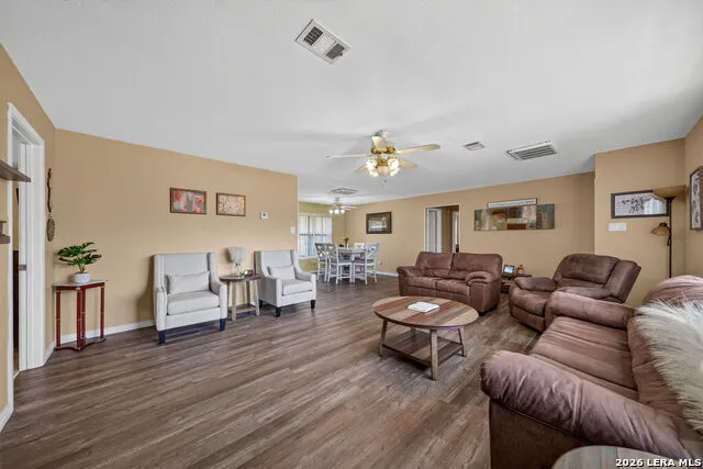 325 WENDY LN Seguin, TX 78155