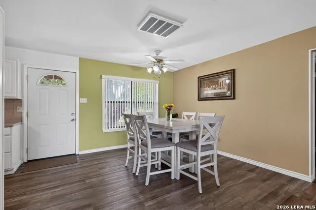 325 WENDY LN Seguin, TX 78155