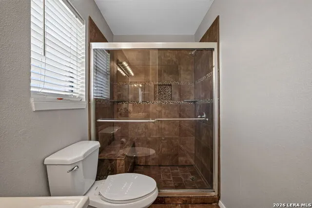 325 WENDY LN Seguin, TX 78155