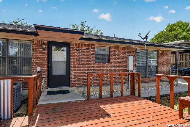 325 WENDY LN Seguin, TX 78155