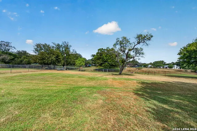 325 WENDY LN Seguin, TX 78155