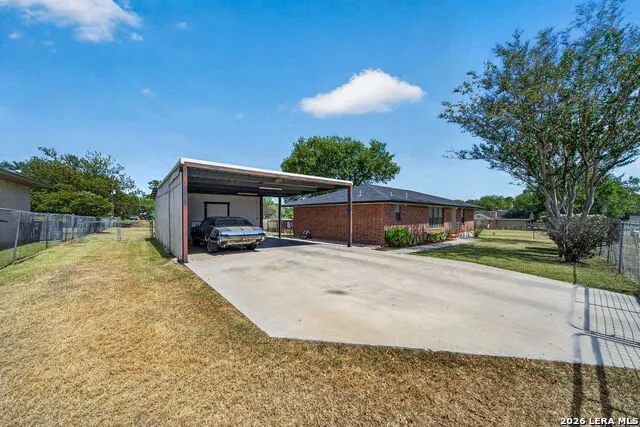 325 WENDY LN Seguin, TX 78155