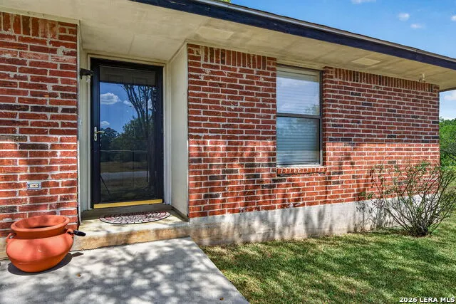325 WENDY LN Seguin, TX 78155