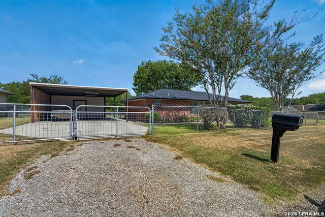 325 WENDY LN Seguin, TX 78155