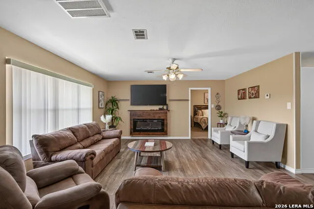 325 WENDY LN Seguin, TX 78155