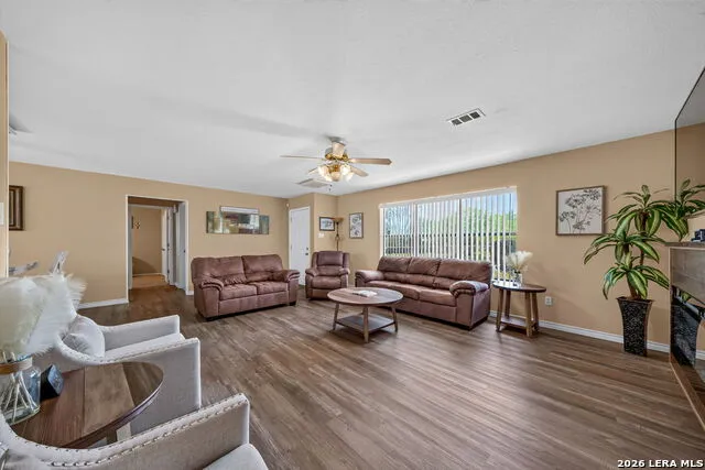 325 WENDY LN Seguin, TX 78155