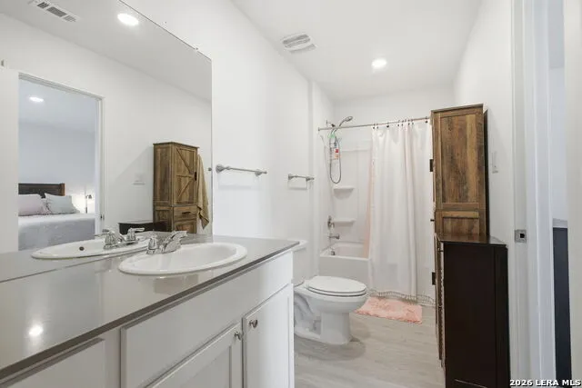 124 Wood Moss Floresville, TX 78114