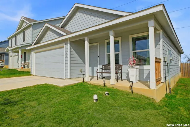 124 Wood Moss Floresville, TX 78114