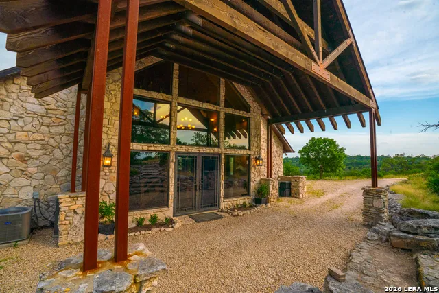 225 Valley View Dr Comfort, TX 78013