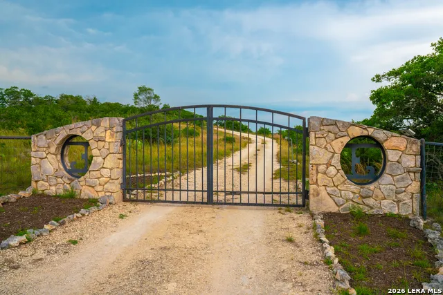 225 Valley View Dr Comfort, TX 78013