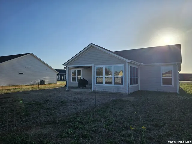 136 Turnberry La Vernia, TX 78121
