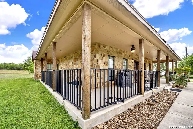 3283 Hartfield La Vernia, TX 78121