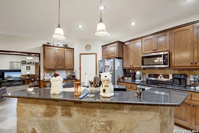 3283 Hartfield La Vernia, TX 78121