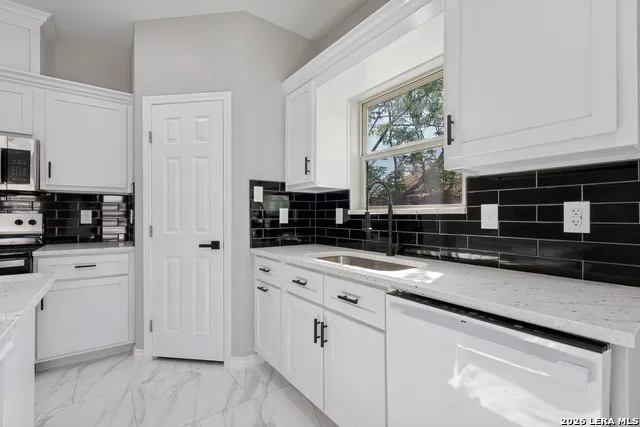 237 Avenue D Poteet, TX 78065