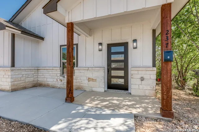 237 Avenue D Poteet, TX 78065