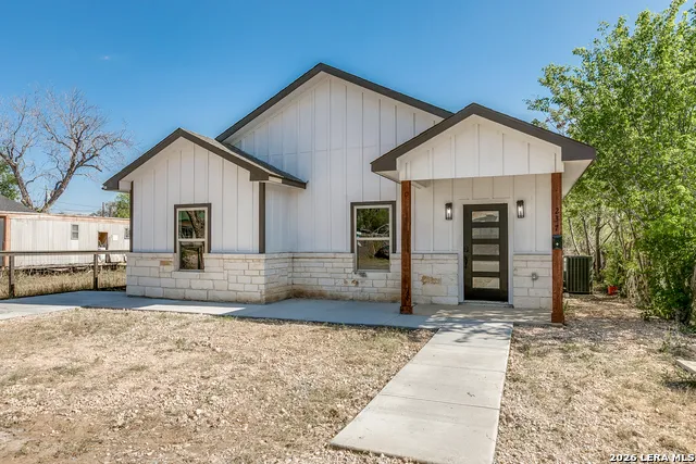 237 Avenue D Poteet, TX 78065