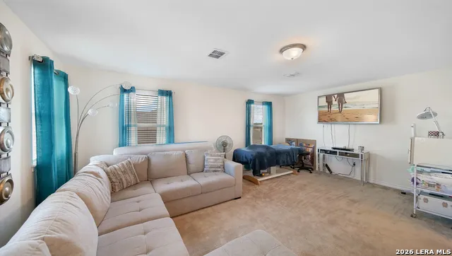 350 Colonial Blf Universal City, TX 78148