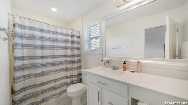 350 Colonial Blf Universal City, TX 78148