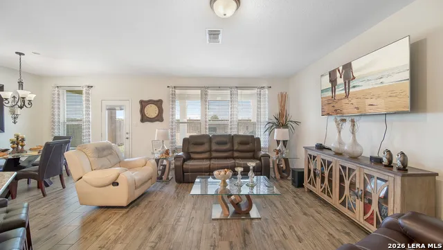 350 Colonial Blf Universal City, TX 78148