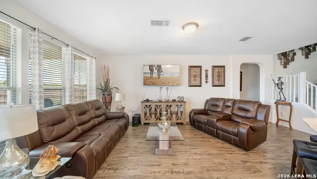 350 Colonial Blf Universal City, TX 78148