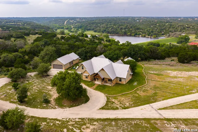 195 Kamira Drive Kerrville, TX 78028